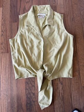 Tommy Bahama Women’s Sleeveless Button-Front Tie Waist Top in Light Olive Size S